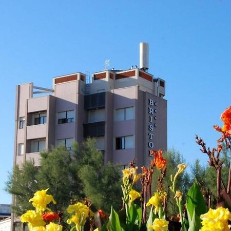 Hotel Bristol 페자로 외부 사진