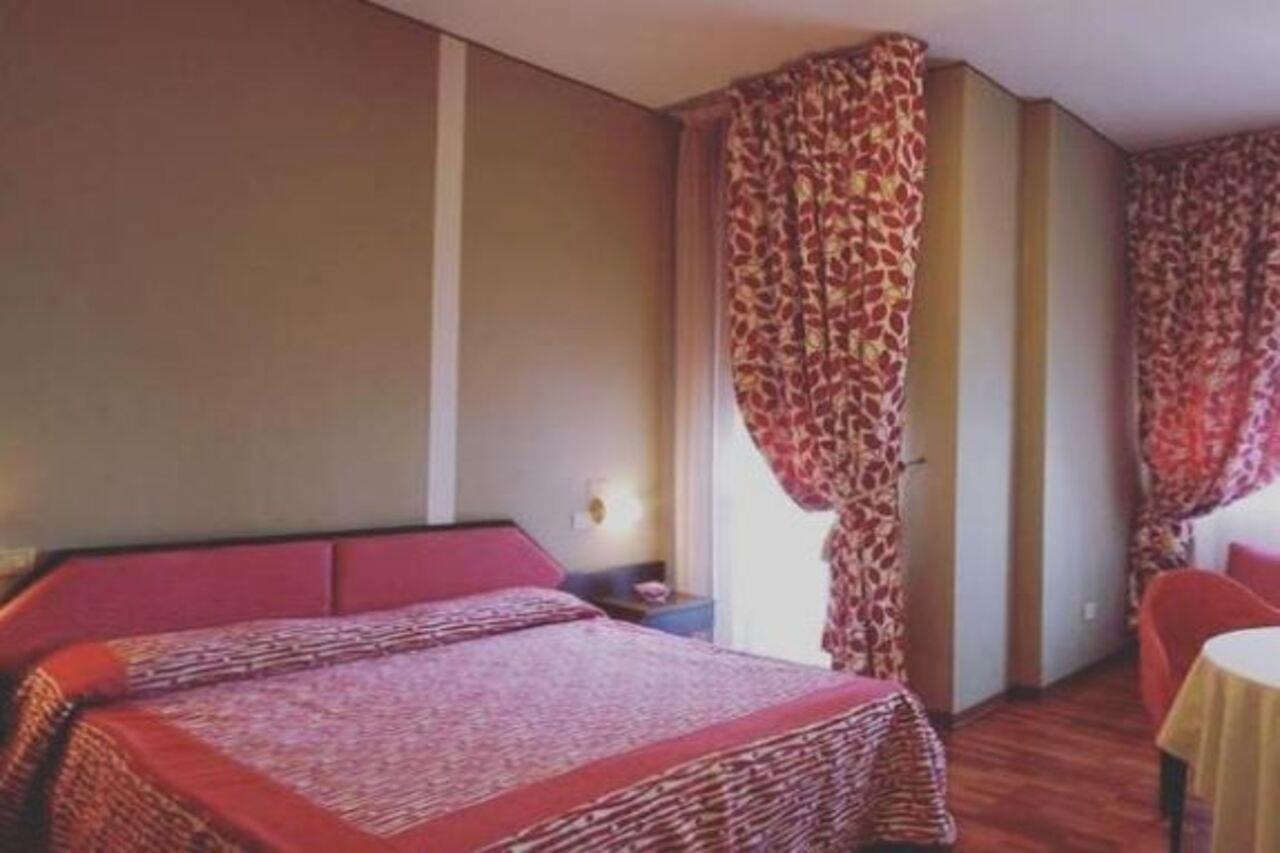 Hotel Bristol 페자로 외부 사진