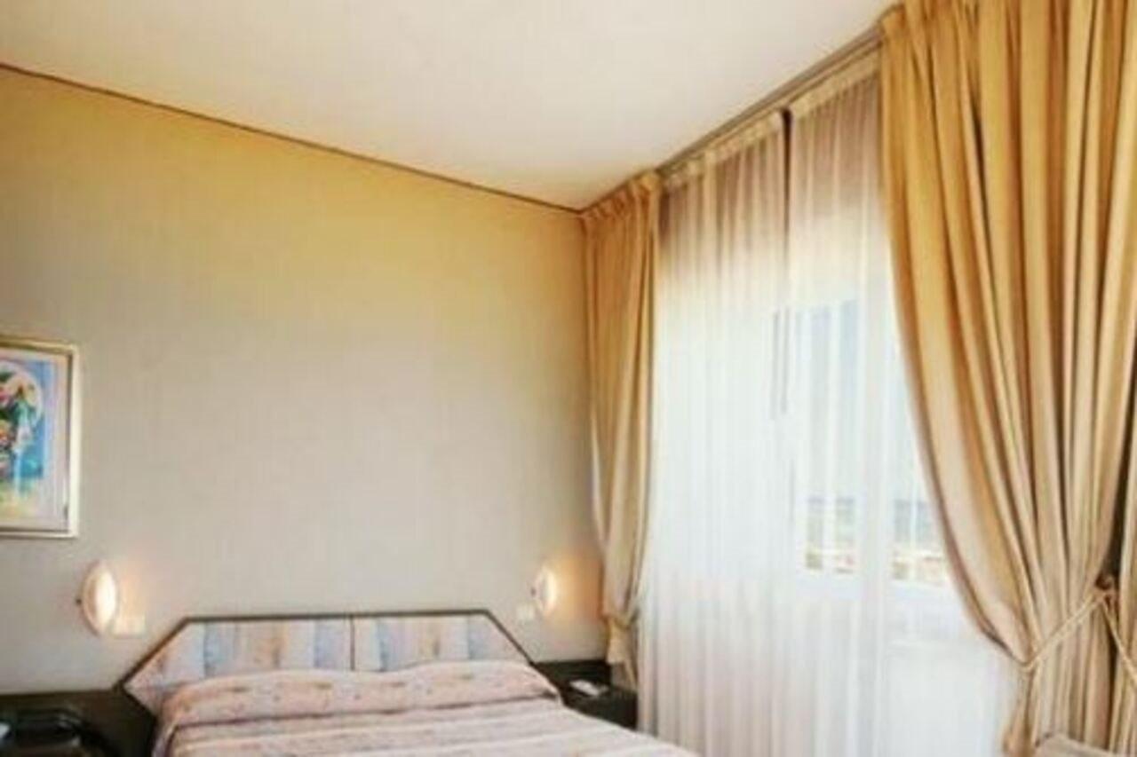 Hotel Bristol 페자로 외부 사진
