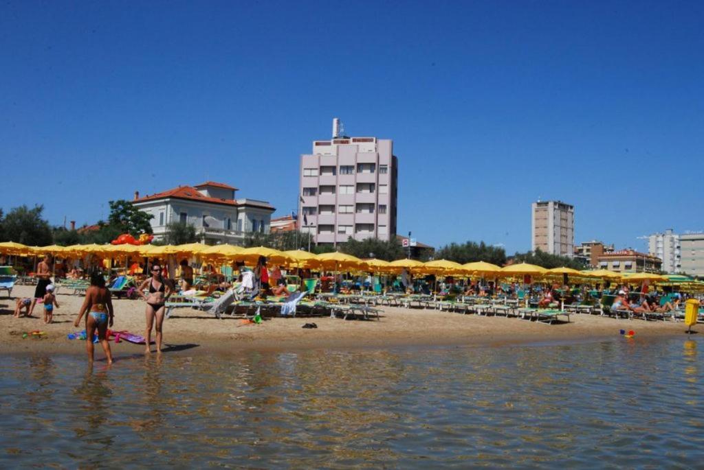 Hotel Bristol 페자로 외부 사진