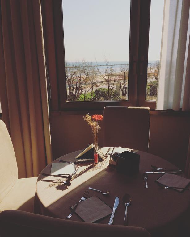Hotel Bristol 페자로 외부 사진