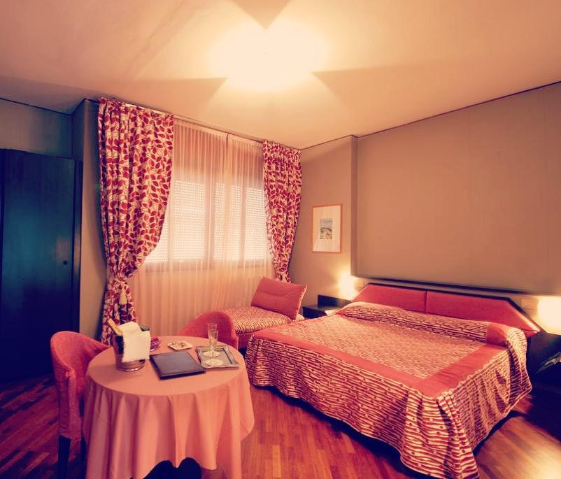 Hotel Bristol 페자로 외부 사진
