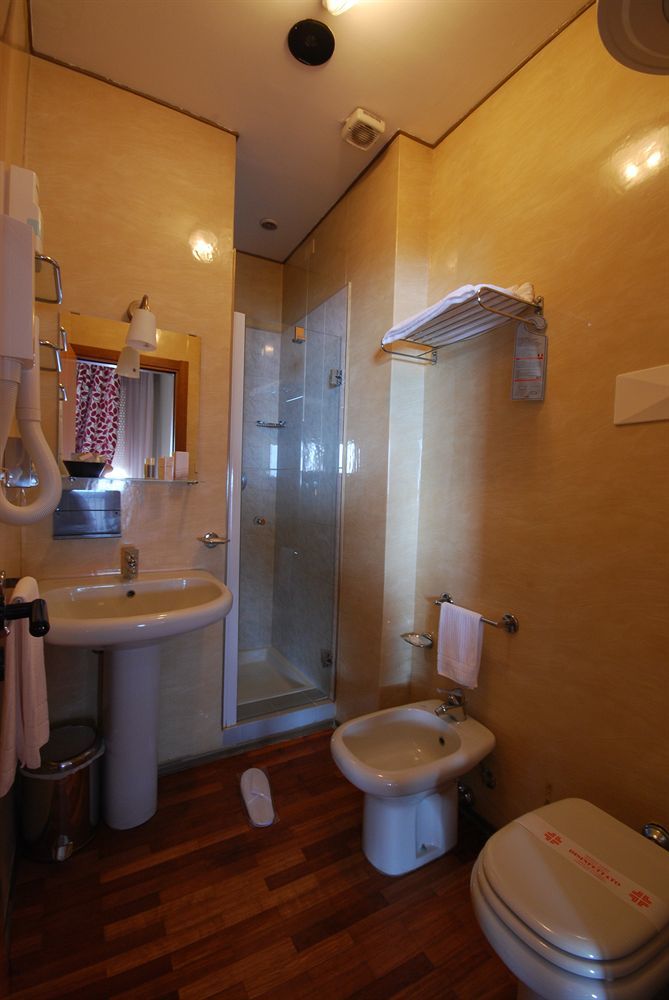 Hotel Bristol 페자로 외부 사진